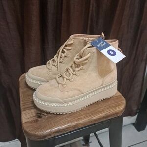 Universal Thread Beige Lace-Up Women's Boots